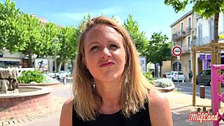 I'm Julie, seeking pleasure