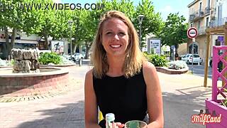 I'm Julie, seeking pleasure