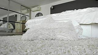 amateur playing with pussy on webcam