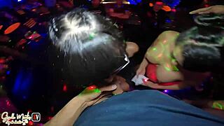 Mi novio nos hace sexo en vivo enfrente de todos en el establo de mexicali