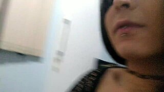 recebendo um beijo grego e um fio terra da alice hael inversao dedada e linguada no cu de uma mulher