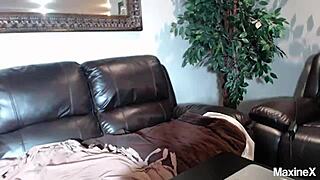 Maxines squirting live show clip is good enough to make you cum hard