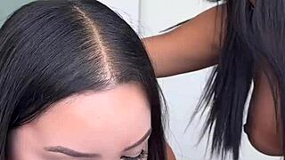 Cewek Asia Panas Undang Teman untuk Threesome Pertama! Kontol Besar Hitam Cums di Dua-duanya!