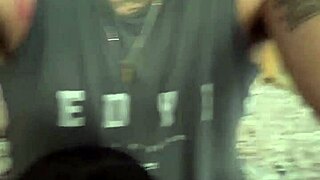 Mamando Dotado Enquanto Ele Joga Video Game Part2