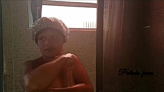 Pretinho facao invades barraco de paty bumbum for a surprising fetish encounter