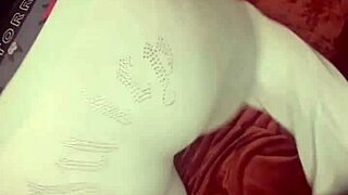 Сексуальная беременная толстушка получает креампи в интенсивной миссионерской позе.