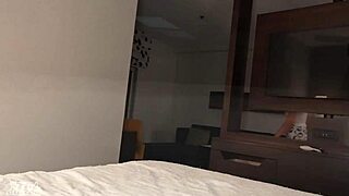 i accidentally ended up in the wrong hotel room for a midnight hook-up