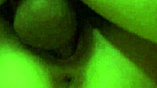 Азиатска аматерка дава минет и ръчна преди публично чукане