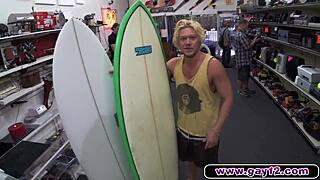 i can't get over this blonde muscle surfer dude. his bodybuilder physique just drives me wild!