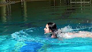 jessica wows producer with her stunning sexy charm by the pool