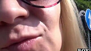 simona la vogliosa di cazzo enjoys blowjob with friend and lucky cock