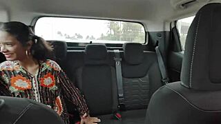 levamos a novinha carioca na praia pra fuder com o casal no mato e pegaram agente transando