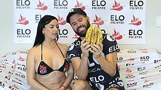 antonella blake pasa por el cuarto picante