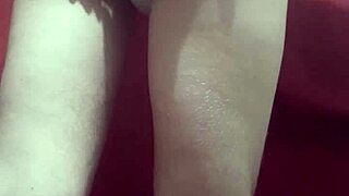 Safada açucarada abrindo o rabo para anal solo