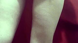 Safada açucarada abrindo o rabo para anal solo