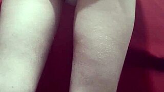 Safada açucarada abrindo o rabo para anal solo