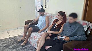 Esposa Fetiche Com Amigo Do Corno E Esposa Sem Calcinha Exibe.