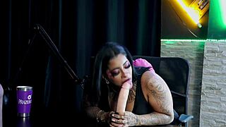 morena, show me that sloppy blowjob on the toy