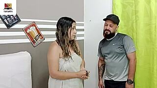 Mi hijastra prueba diferentes salsas en mi verga y luego le follo el coño hasta darle toda mi leche-porno en español parte 1