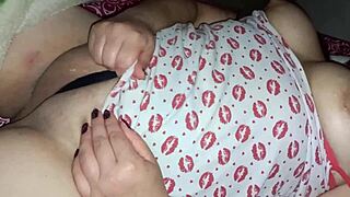 La Esposa Puta Infiel Gets Groped When Alone, Showing Off Huge British Pussy