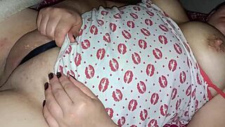 La Esposa Puta Infiel Gets Groped When Alone, Showing Off Huge British Pussy