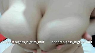 Milf with big ass and tits cums hard!
