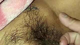 Los Peluches de Esposa Shows Hairy Brunette Pussy