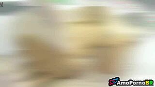 Madrasta gosta de brincar com enteado quando seu marido vai trabalhar.