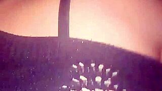 deixei os dois gozarem dentro de mim gozaram litros