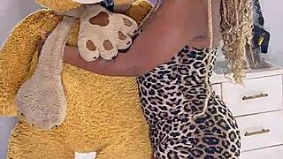 I pound my best friend's hermanastra with monster cock