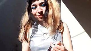 Bonneyuwu - 5 31 body mostrando cartas