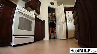 Milf Mellanie sanoo tarvitsevan sitä hardcore interracial nussia juuri nyt