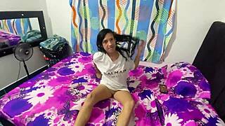 Me Dejan Bajo El Cuidado De Mi Padrino Y Termina Metiendo Su Polla!