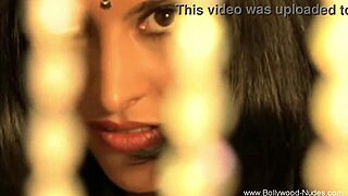 Watch this erotic indian woman dance!