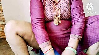 Indian Desi Bhabhi sneaks rough bathroom action with neighbor boys