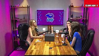 Novinha safada gozando na siririca