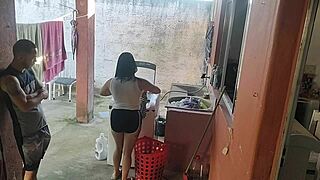 esposa saiu e a empregada n�o resistiu ao meu pau ereto