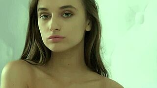 Gloria Sol strips and shows her trimmed pussy!