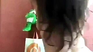 Novinha dançando pelada quem é essa delícia