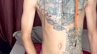 Thiago Kelton fucks silicone ass in bedroom!