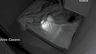 calladito que nos van a escuchar voy al cuarto de mi hermanastra y terminamos follando