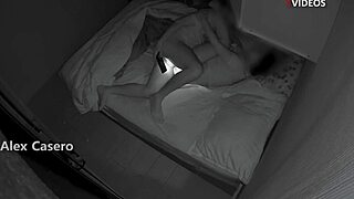 calladito que nos van a escuchar voy al cuarto de mi hermanastra y terminamos follando