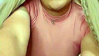 Rosadita, the pretty transsexual, sucks cock richly