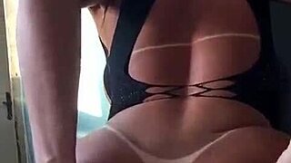 modelo showing off her ass