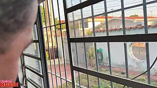 Motoboy Entrega Linguiça para Casal em Menage a Trois com Outro Cara Amador