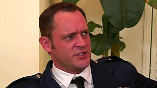 Sakra, šukat dvě špinavé milfy v punčochách je divoké! 😈