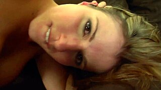 アマベイブとのクイックアナルセッションでラフな楽しみ