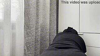 I saw this hot algerian milf gettin' horny while cleanin'