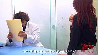 Peliroja se folla a su cirujano plastico con enorme polla en lingerie