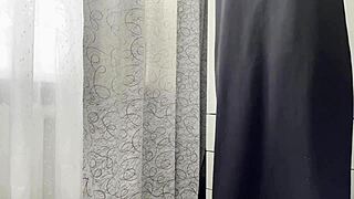 I saw this hot algerian milf gettin' horny while cleanin'